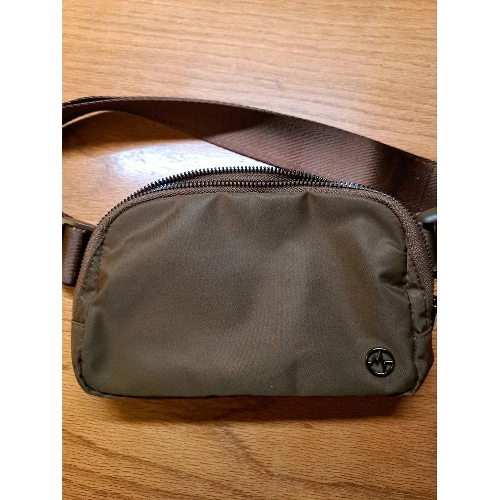 Pander Active Lifestyle Everywhere Belt Bag Adjustable Strap 7 X 5 Inches